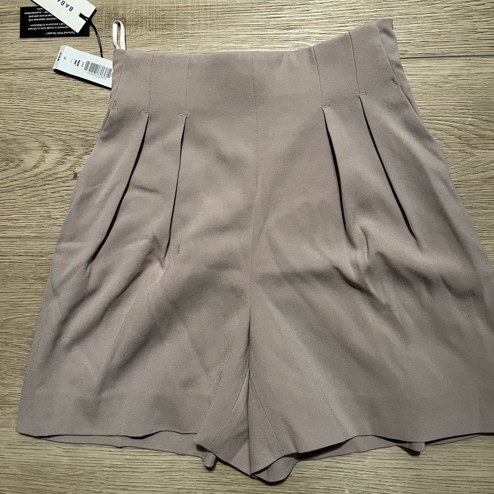 Babaton tan shorts - Picture 2 of 2